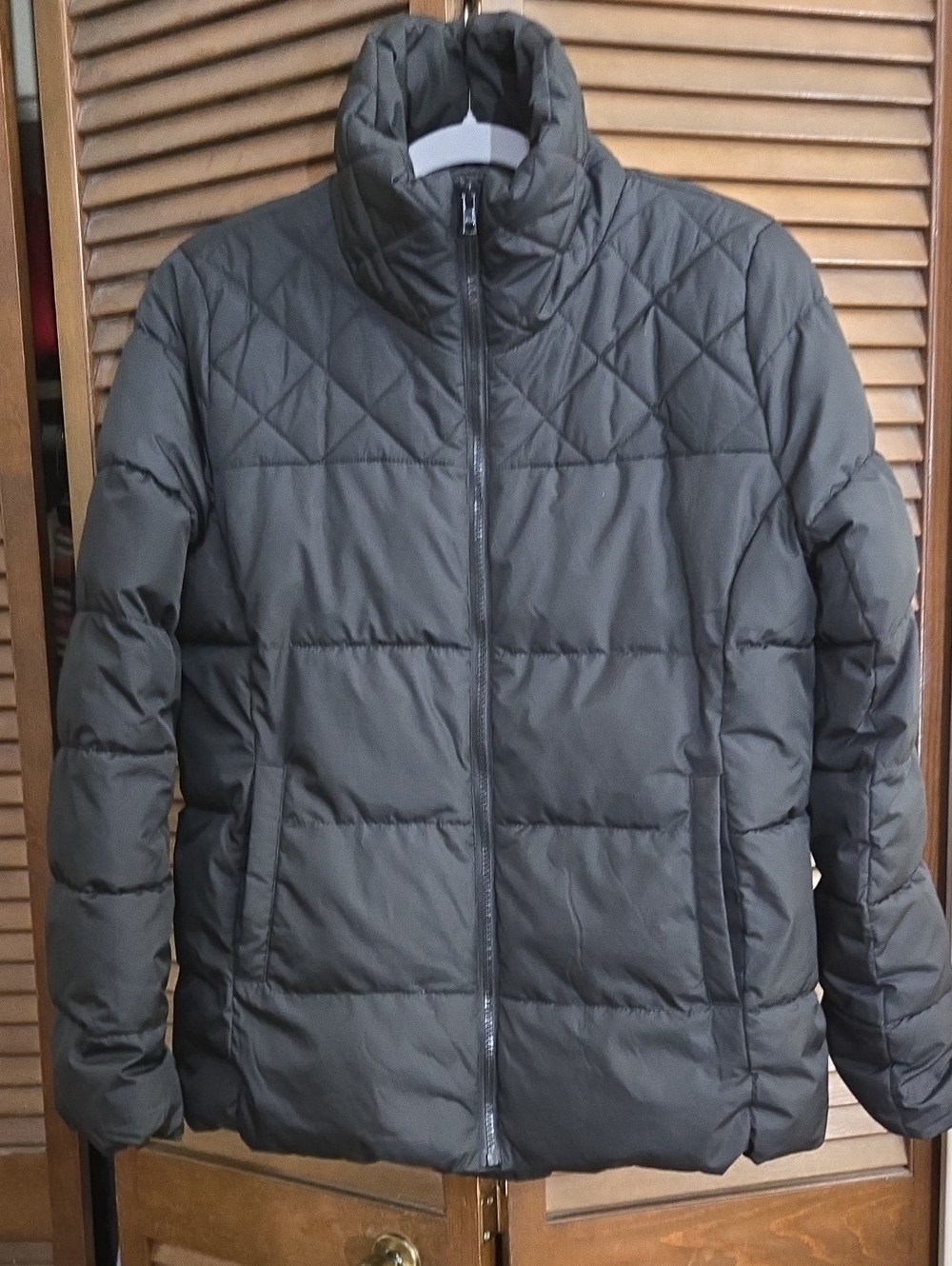 Old Navy Quilted Puffer Jacket in Charcoal